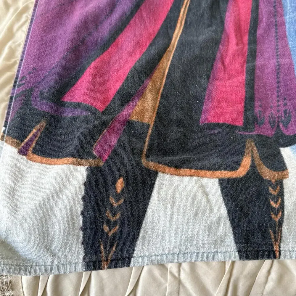 Disney FROZEN Beach Towel 27 1/4” X 51” Preloved